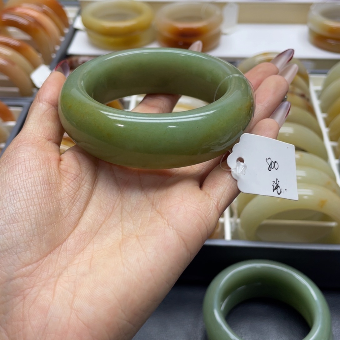 石英质玉手镯未镶嵌l****r