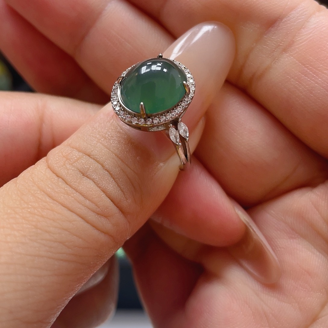 翡翠手镯未镶嵌翡翠75