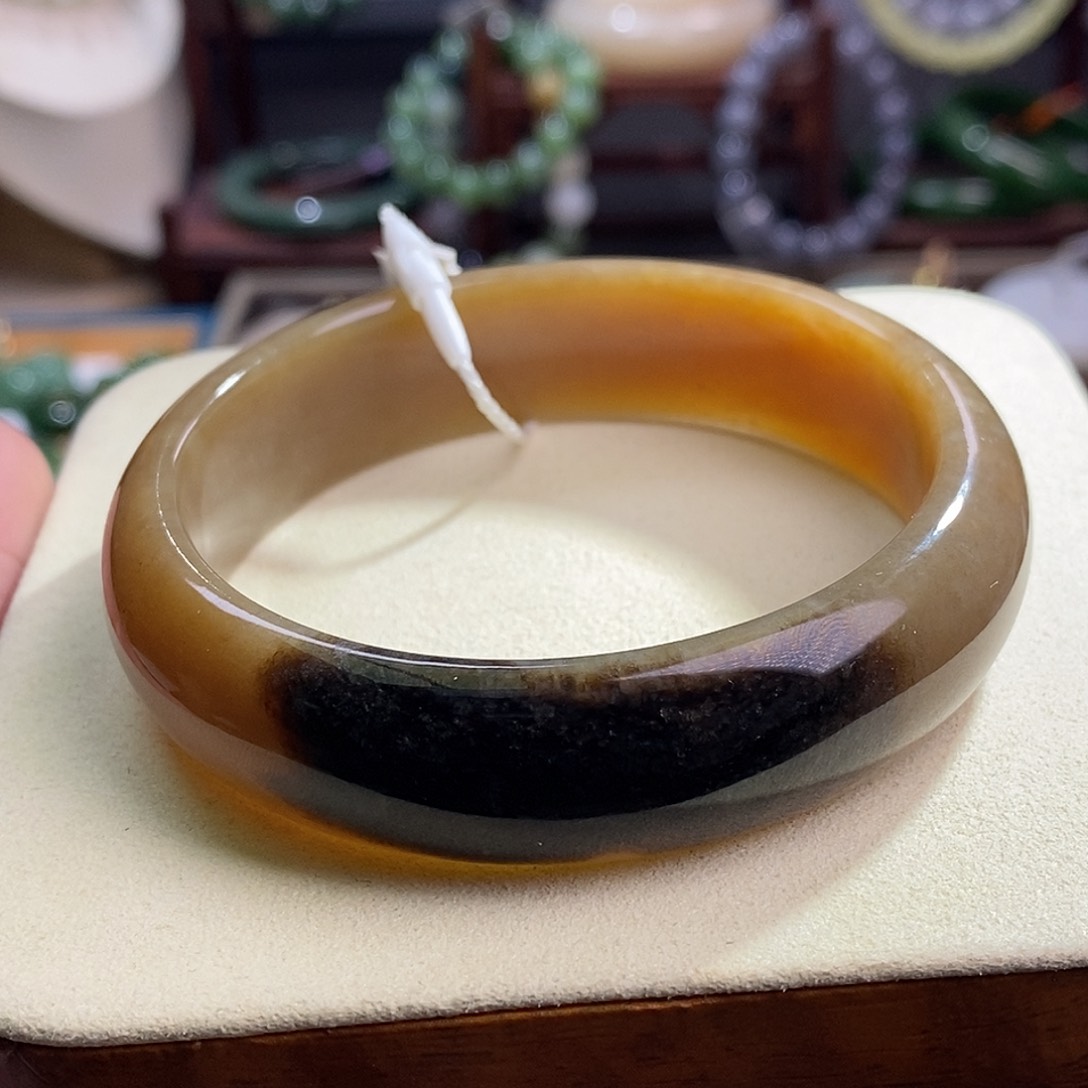 和田玉且末糖轮胎镯59.2圈口未镶嵌
