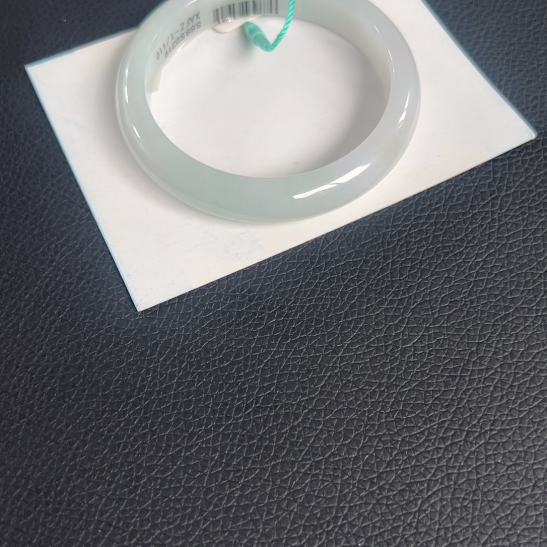 翡翠手镯未镶嵌翡翠手镯