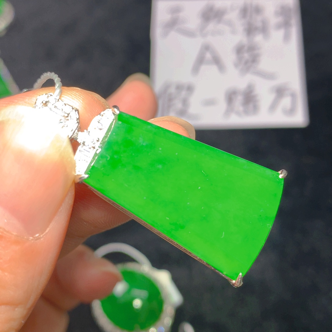 颈饰银S925镶嵌翡翠