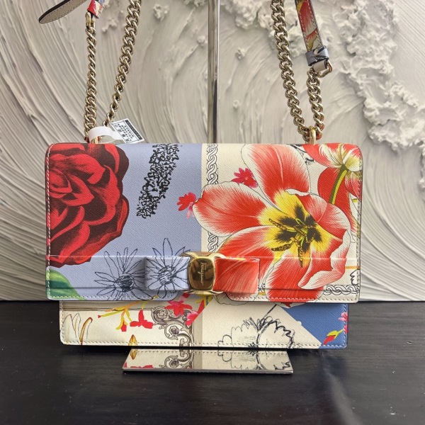 95新/菲拉格慕/市场价26800/包包/250226XZ0033