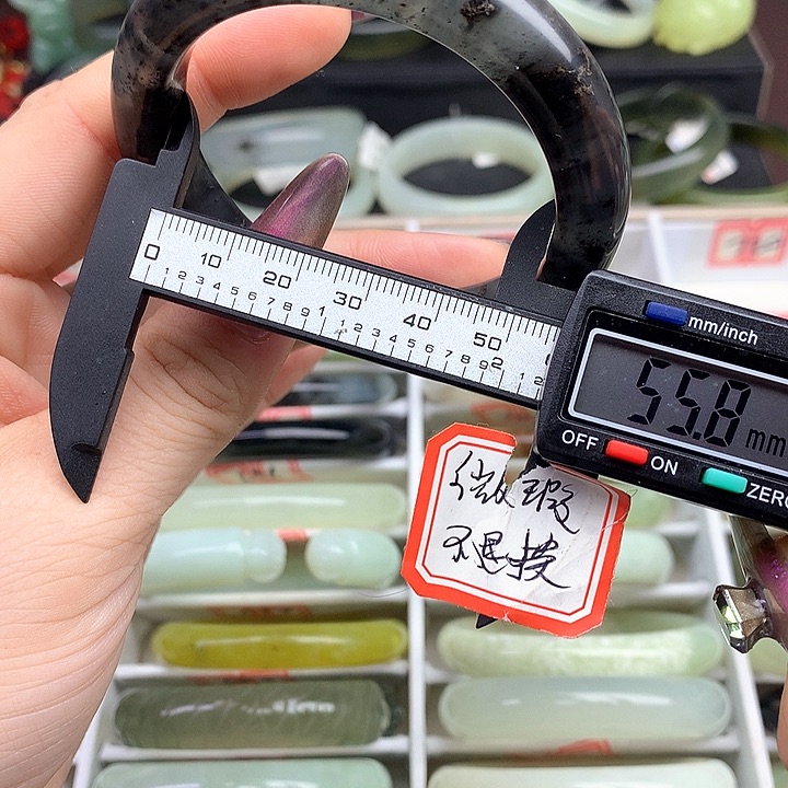 蛇纹石玉手镯未镶嵌720