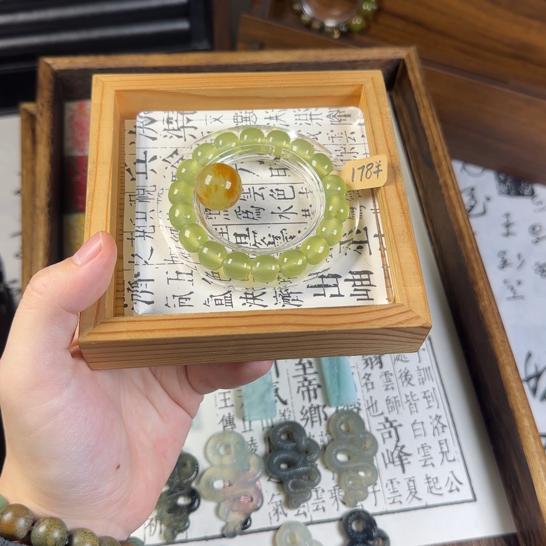 六***7蛇纹石玉合金颈饰