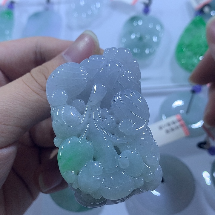 翡翠未镶嵌颈饰天然翡翠A货吊坠