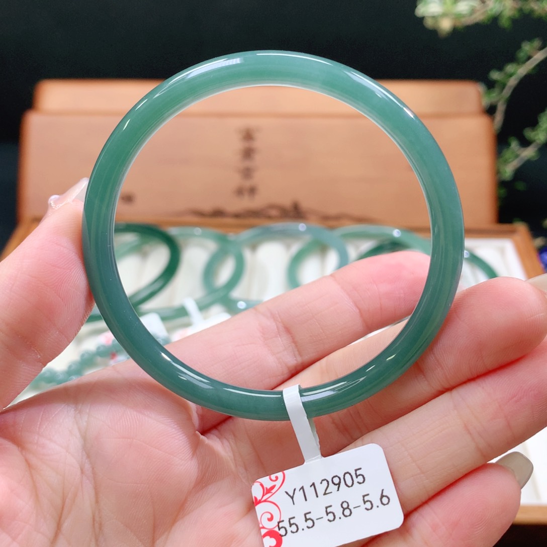 翡翠手镯未镶嵌天然