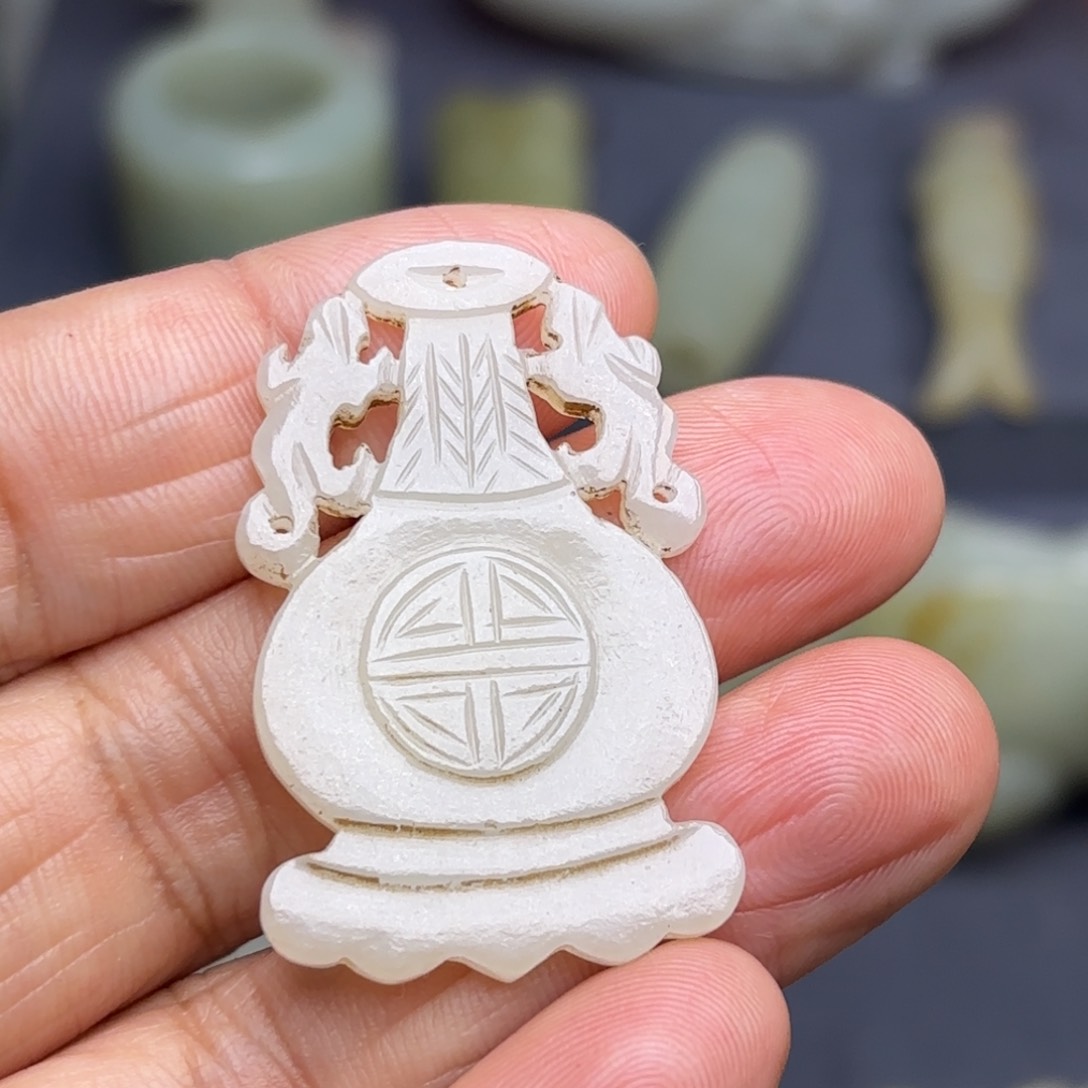 和田玉（糖玉）挂件未镶嵌