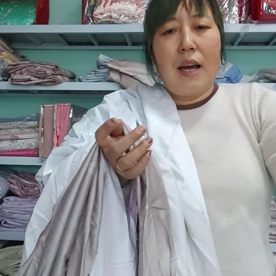 棉高端布料尺寸1m，配音发三个随机。