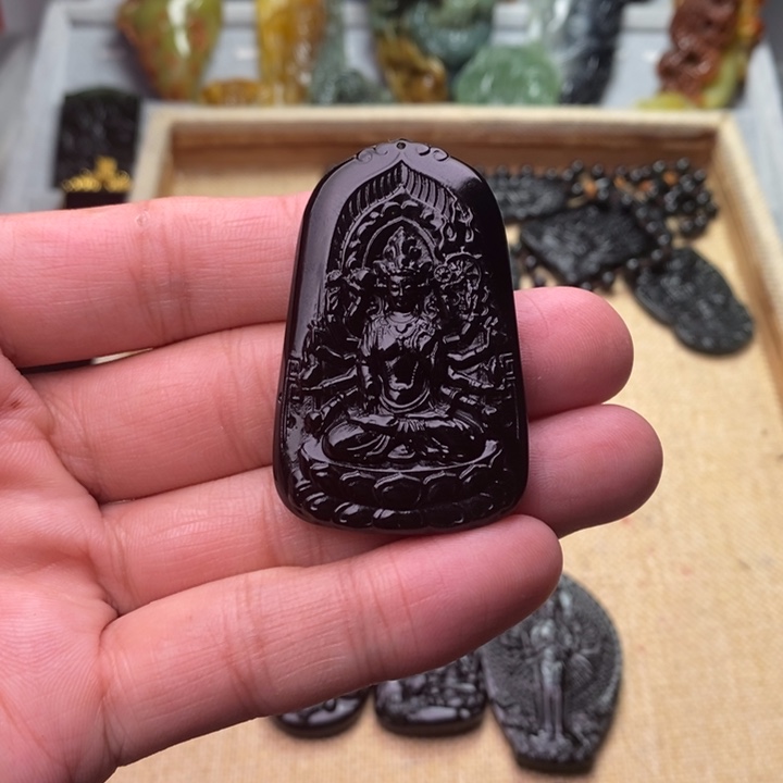 蛇纹石玉颈饰未镶嵌心**你