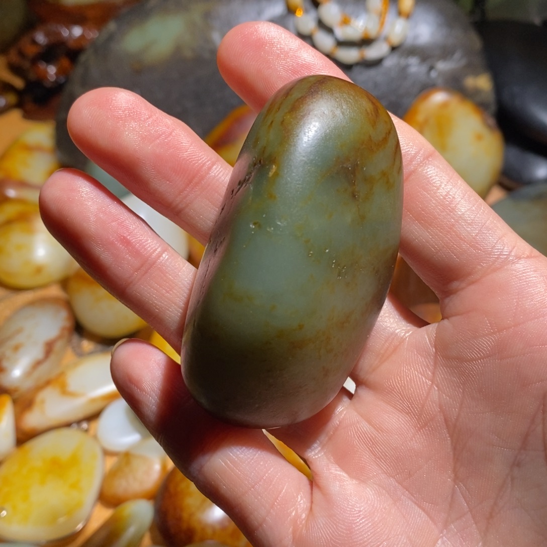 黎***哥和田玉未镶嵌颈饰