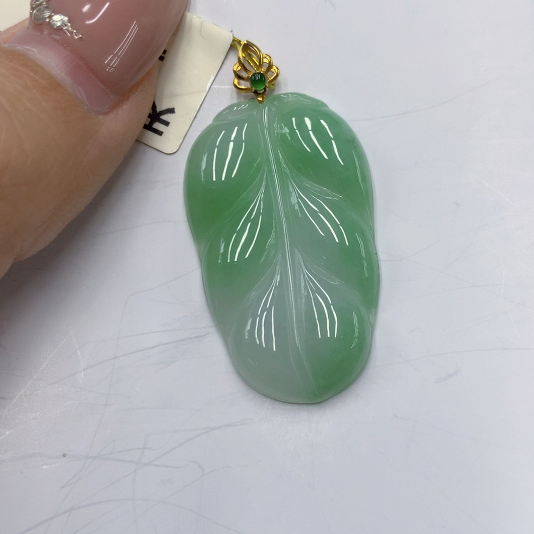 翡翠颈饰18K金镶嵌翡翠