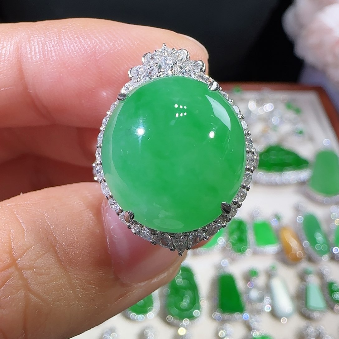 翡翠吊坠(不含链)18K金镶嵌