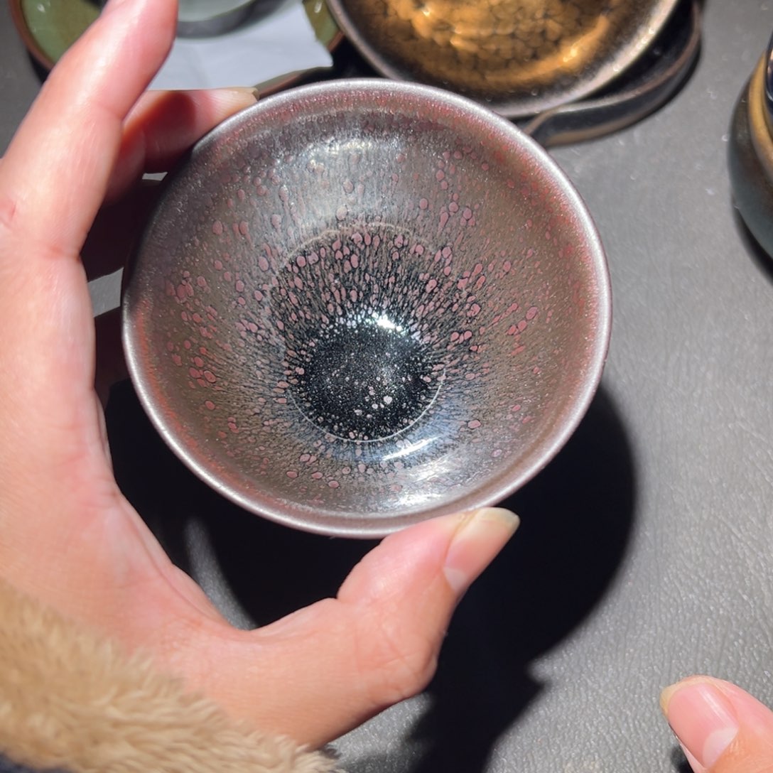 茶盏这个点就困着看电视啦我