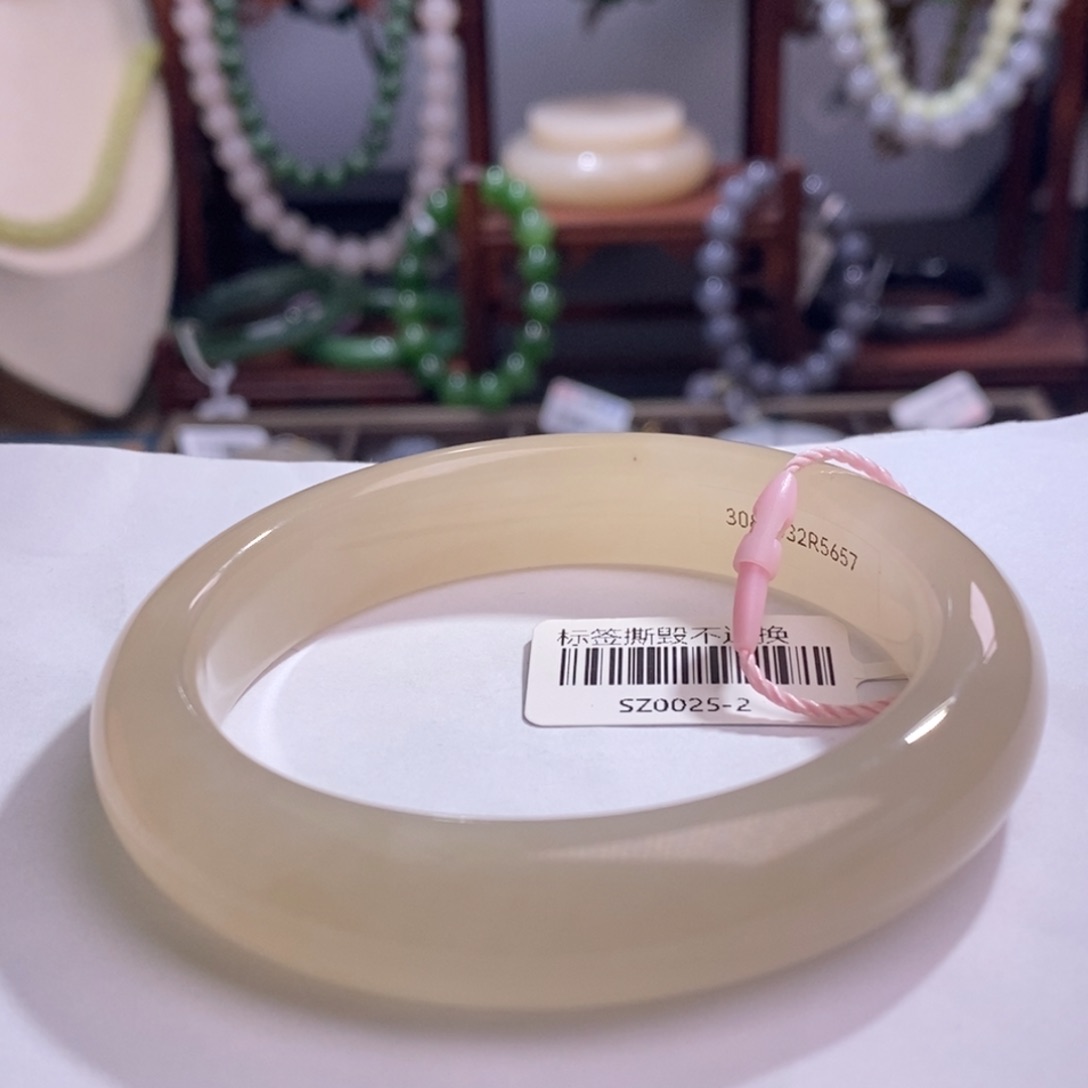 和田玉冰熟藕粉手镯56.8圈口未镶嵌