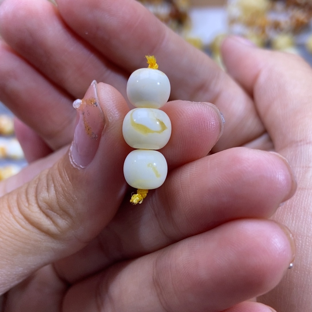 琥珀珠宝奇石未镶嵌有瑕