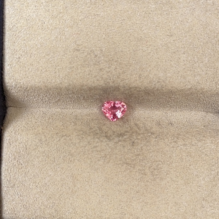 定制蓝宝石未镶嵌裸石0.5克拉