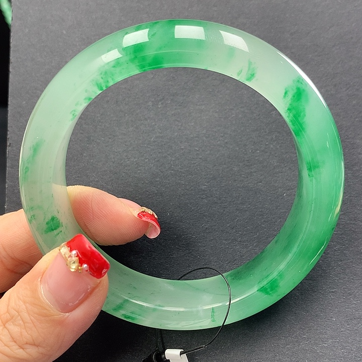 石英质玉手镯未镶嵌五**?