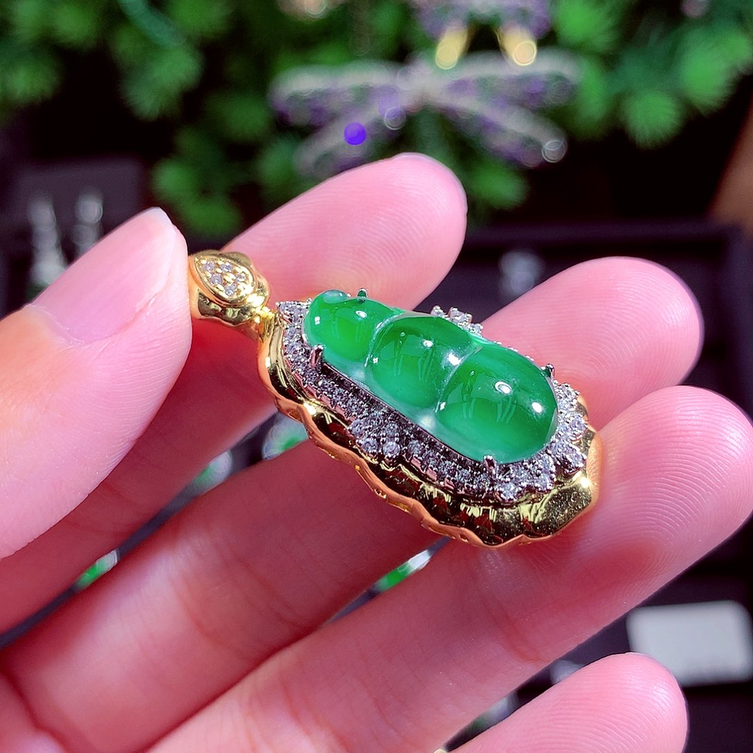 颈饰未镶嵌翡翠天然