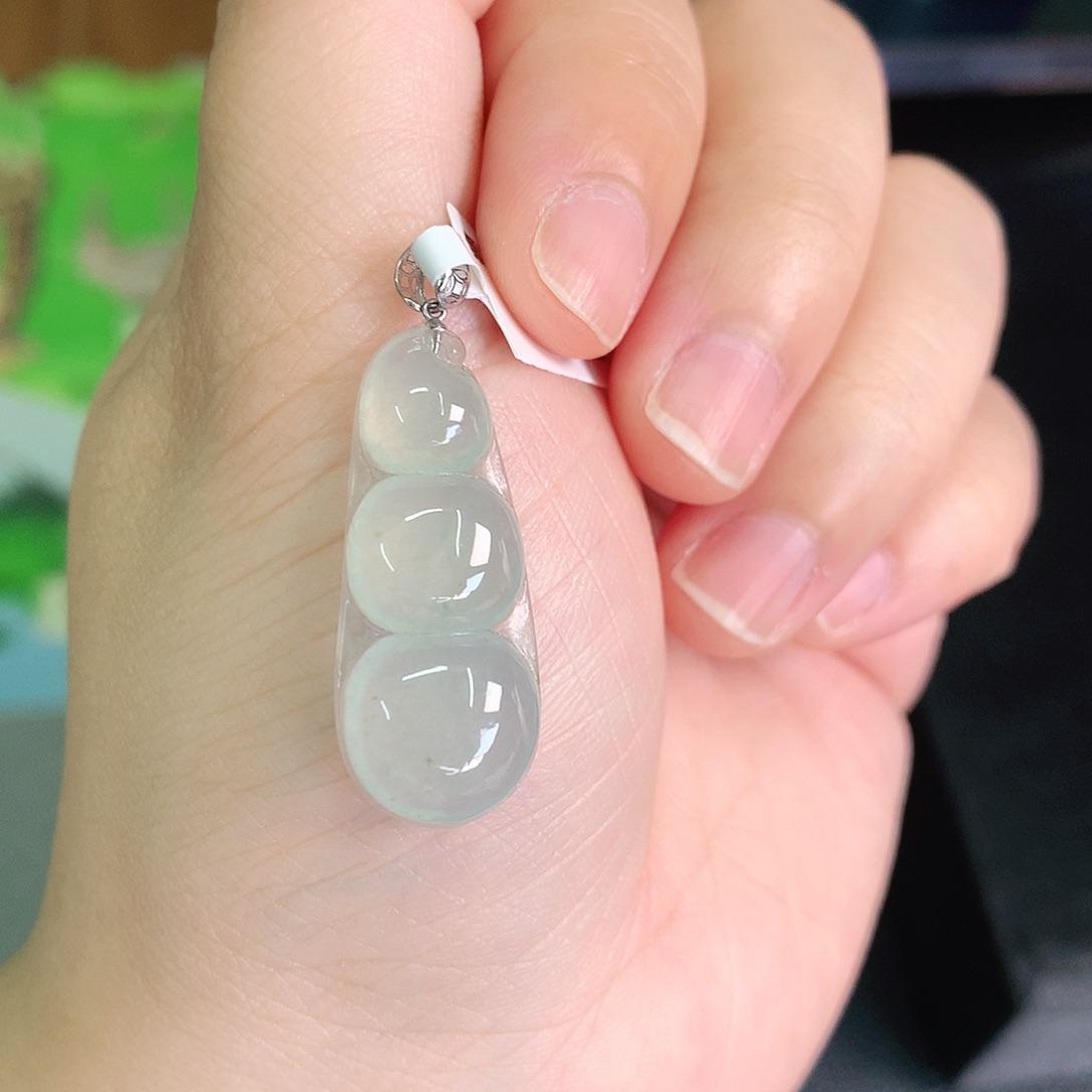 翡翠颈饰18K金镶嵌冰胶晴大豆子32*12.6*5