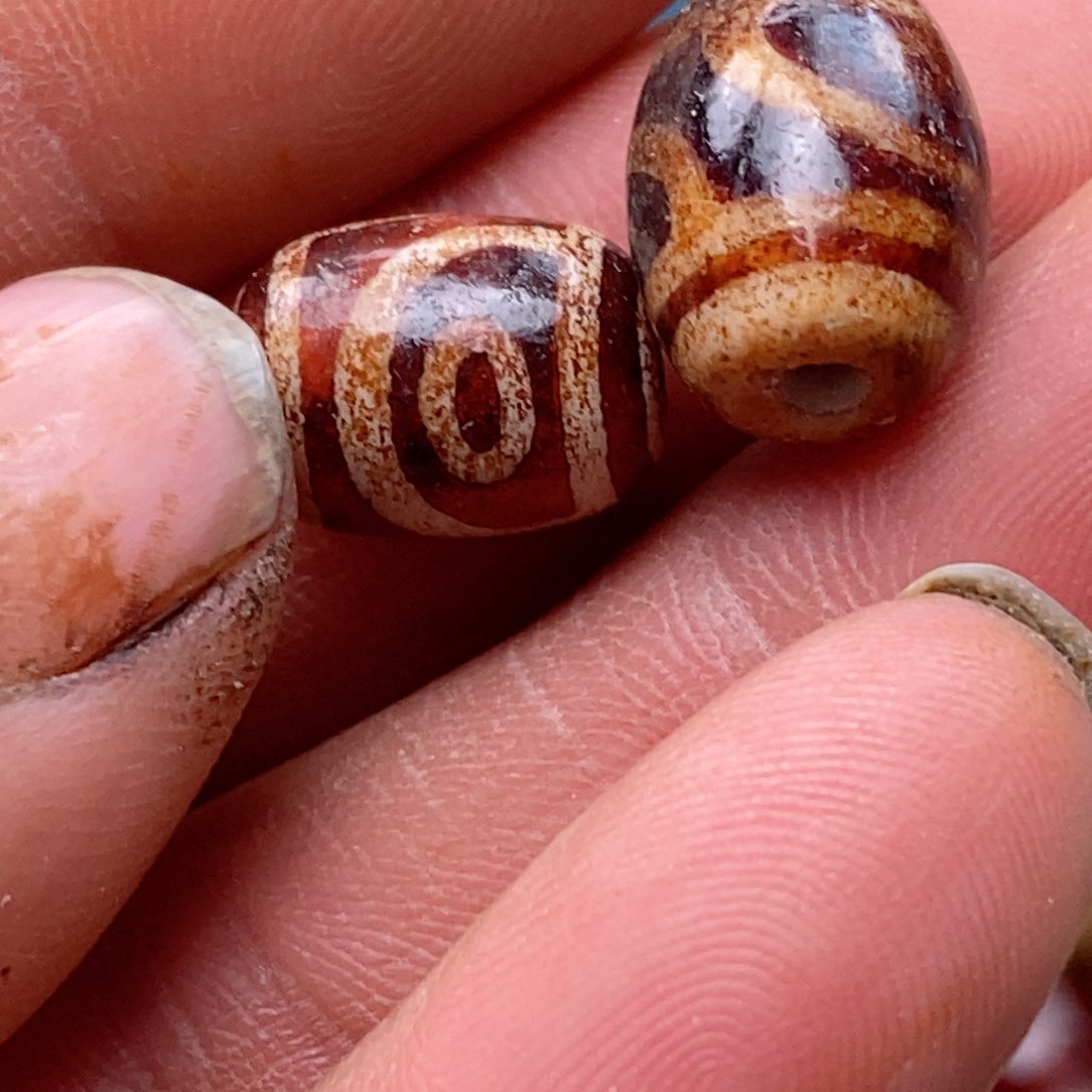 DIY琉璃珠子的颜色是蓝色的