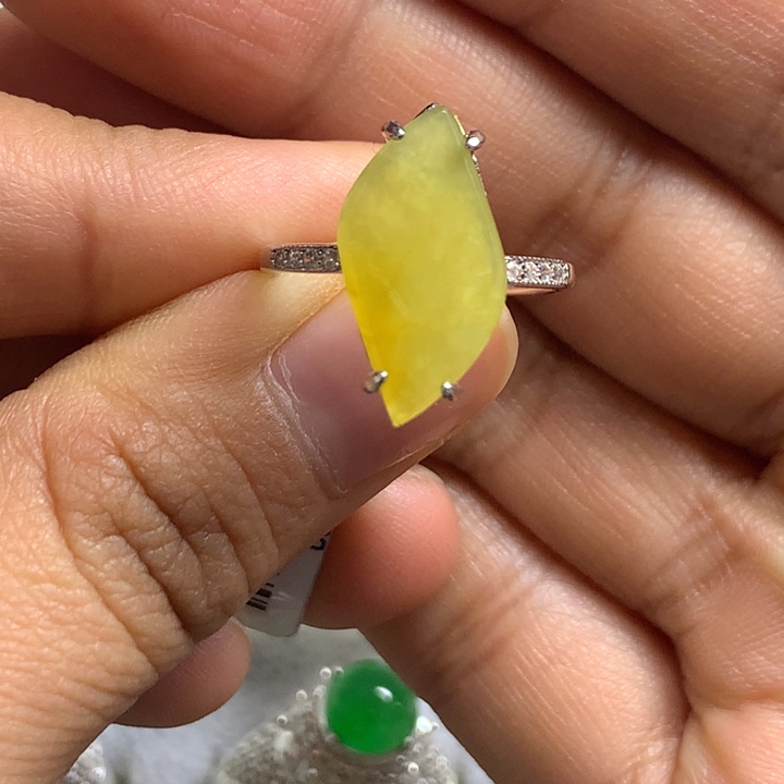 翡翠未镶嵌戒指银托镶嵌，可直接佩戴