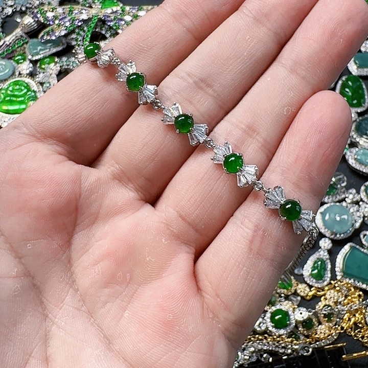 翡翠颈饰未镶嵌天然A货翡翠放漏