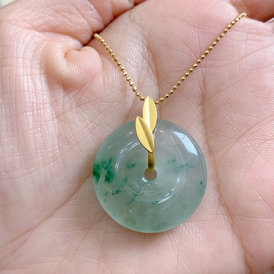 石英质玉吊坠(赠链)18K金镶嵌