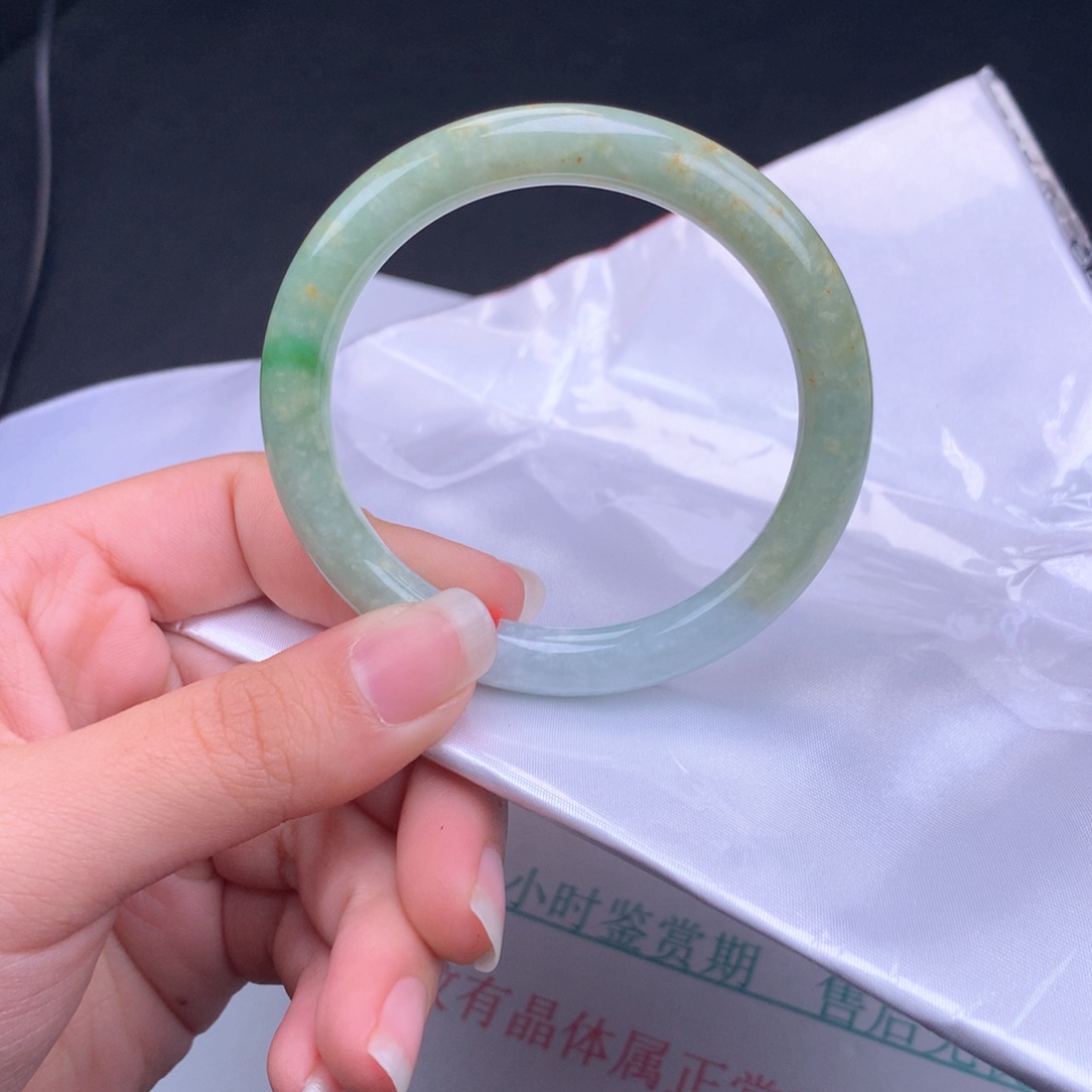 翡翠手镯（圆镯）未镶嵌翡翠手镯