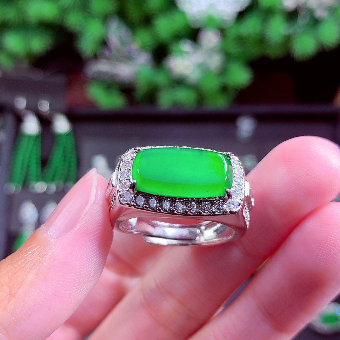 颈饰未镶嵌翡翠天然