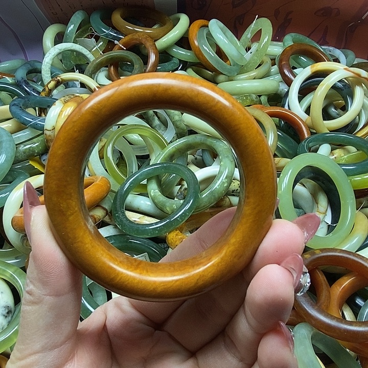 马***梨蛇纹石玉未镶嵌手镯