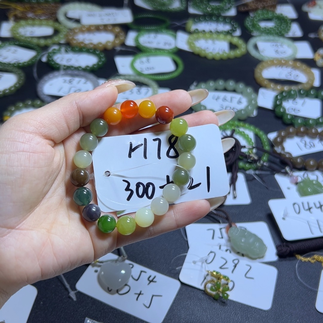 用***6和田玉未镶嵌手串H78