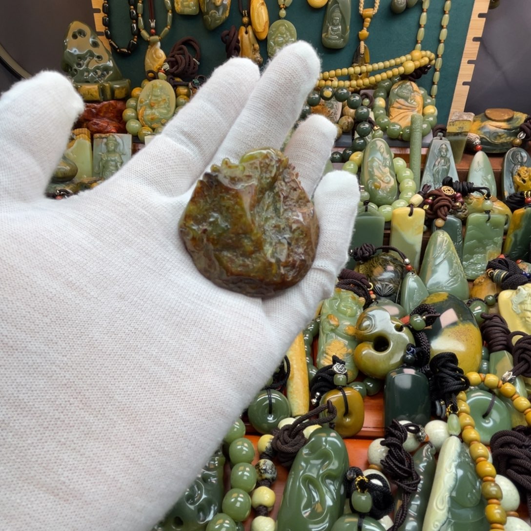 岫岩河磨玉（透闪石质玉）未镶嵌颈饰