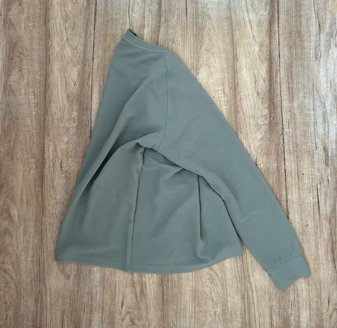 193-25款秋冬X打底衫T恤刺绣，内搭，泡泡纱褶皱纹理特殊混纺材质