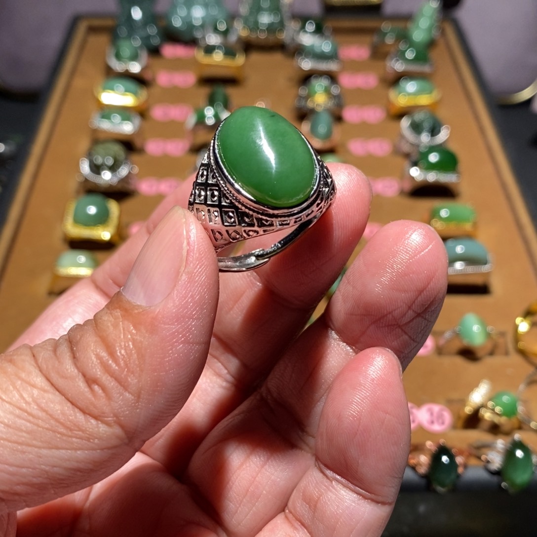 和田玉未镶嵌戒指