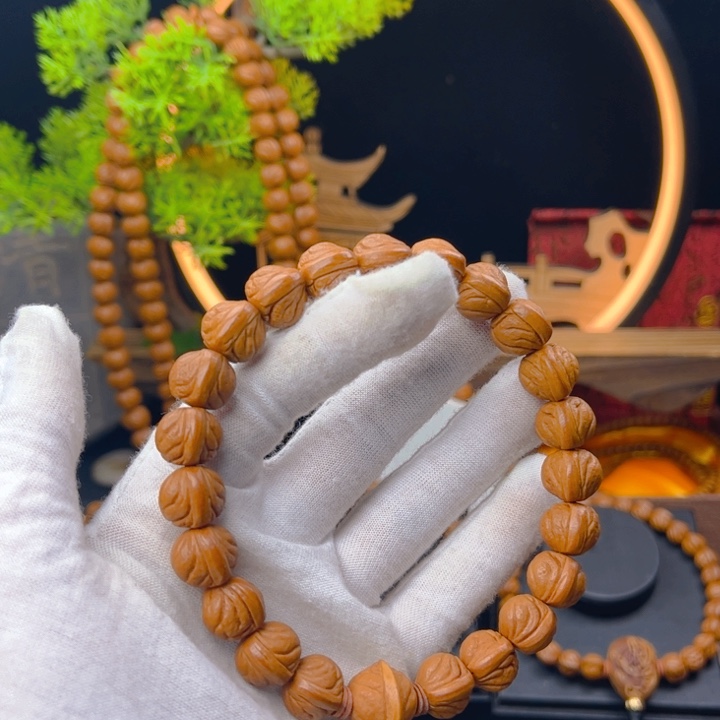 桃核吊坠野生桃核玉麒麟手持