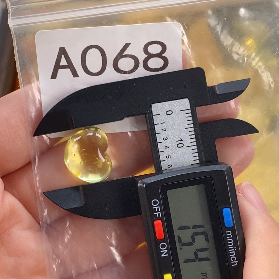 琥珀未镶嵌珠宝奇石