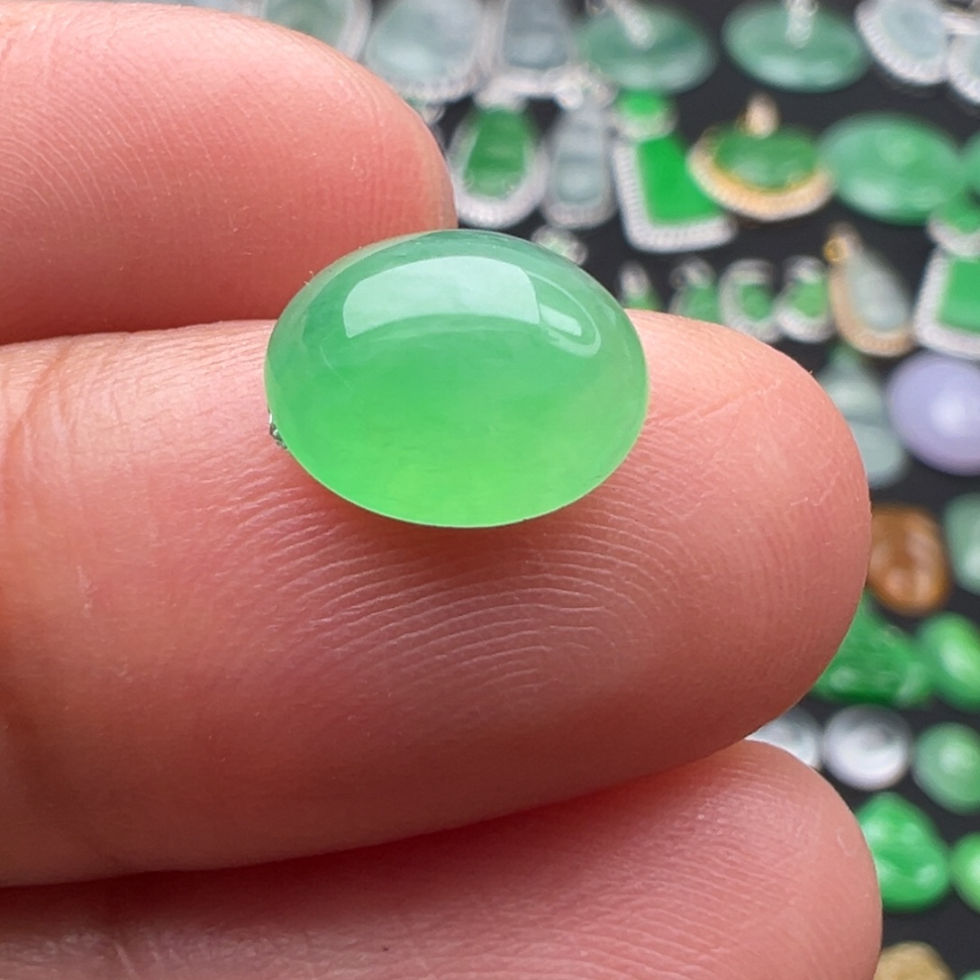 翡翠未镶嵌颈饰蛋9.3