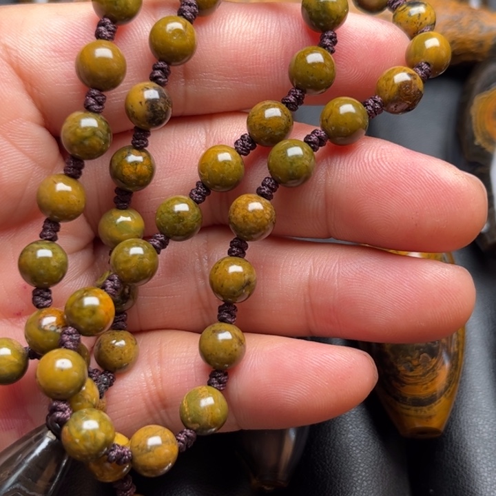 天***堂石英岩玉合金颈饰