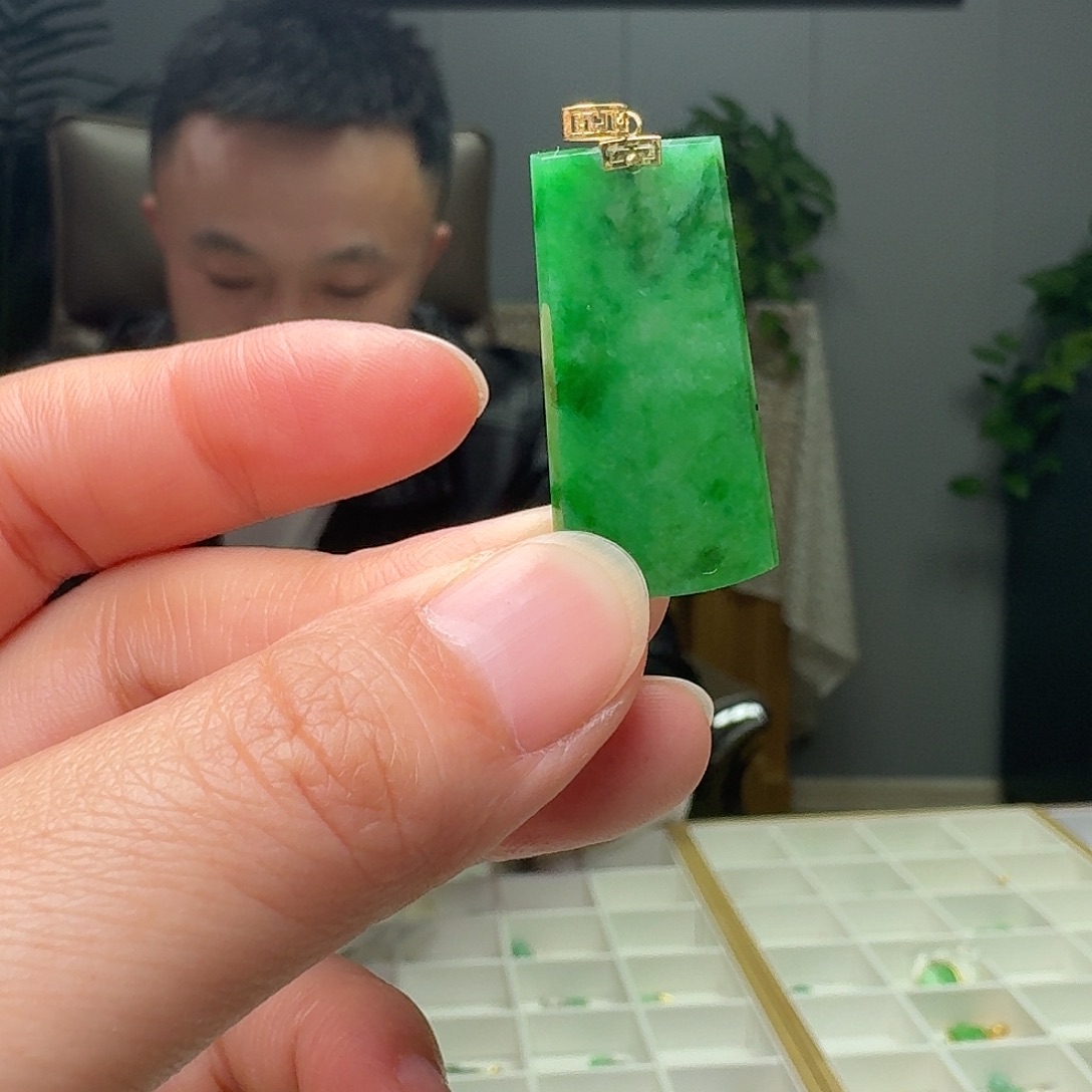 翡翠18K金镶嵌吊坠(不含链)天然