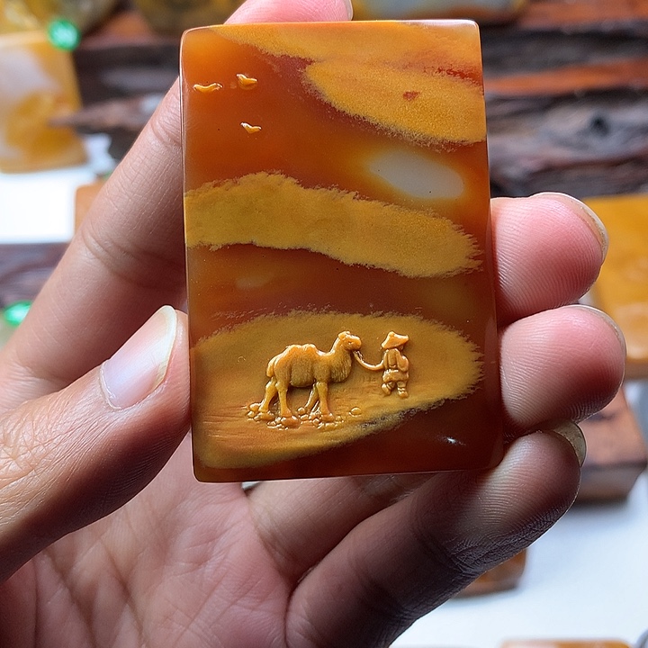 石英质玉（黄龙玉）未镶嵌颈饰