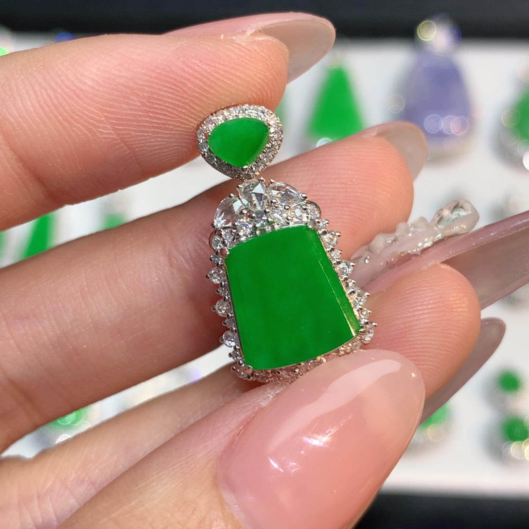 翡翠颈饰18K金镶嵌翡翠