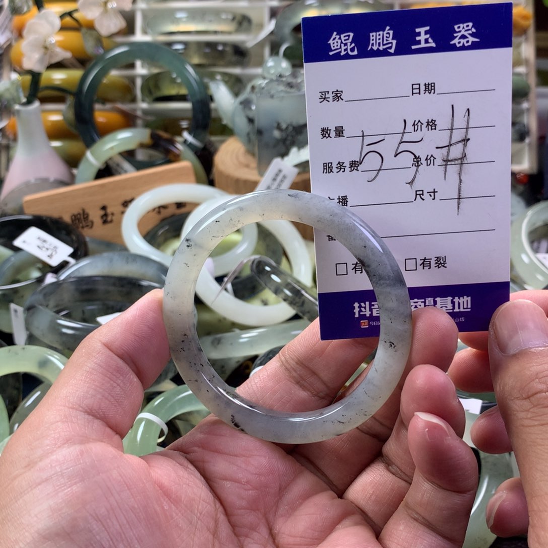 蛇纹石玉手镯未镶嵌