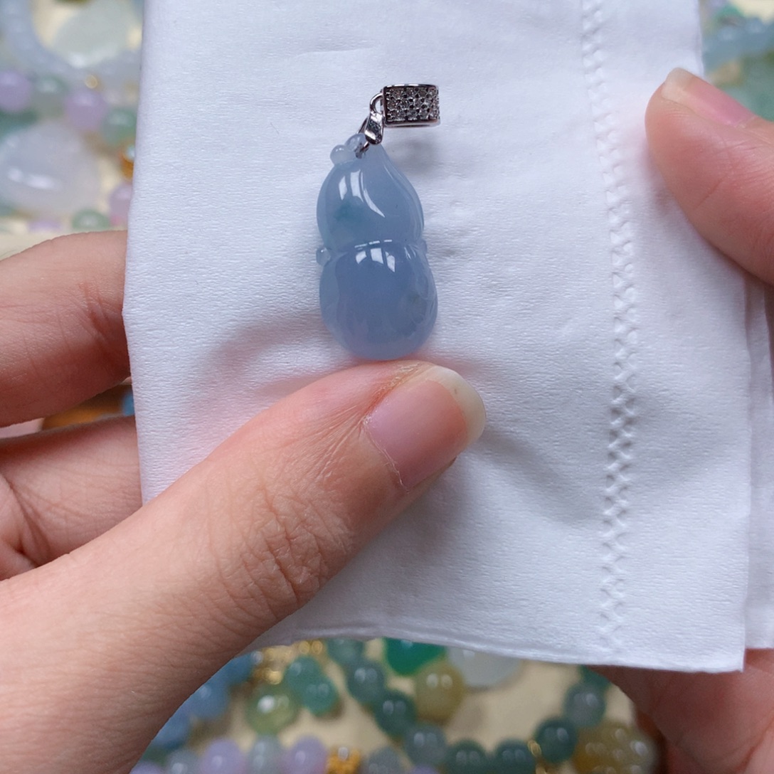 翡翠未镶嵌颈饰是