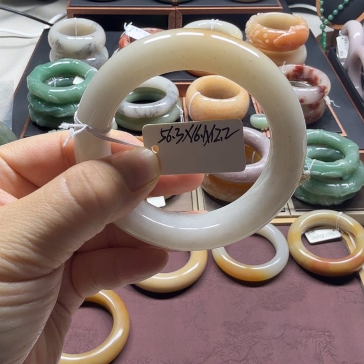 石英质玉未镶嵌手镯