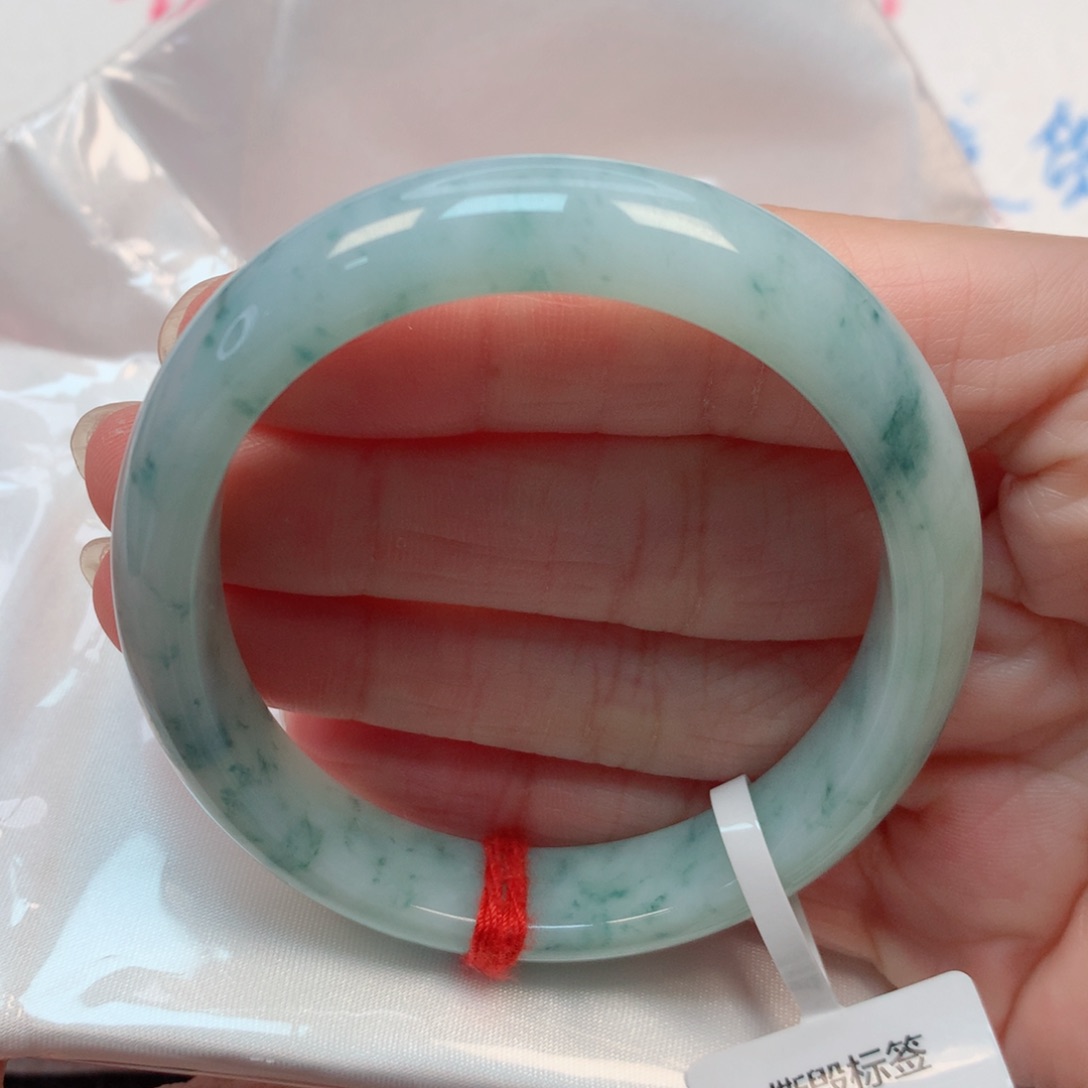 翡翠手镯未镶嵌57.5贵妃 飘小碎花意境