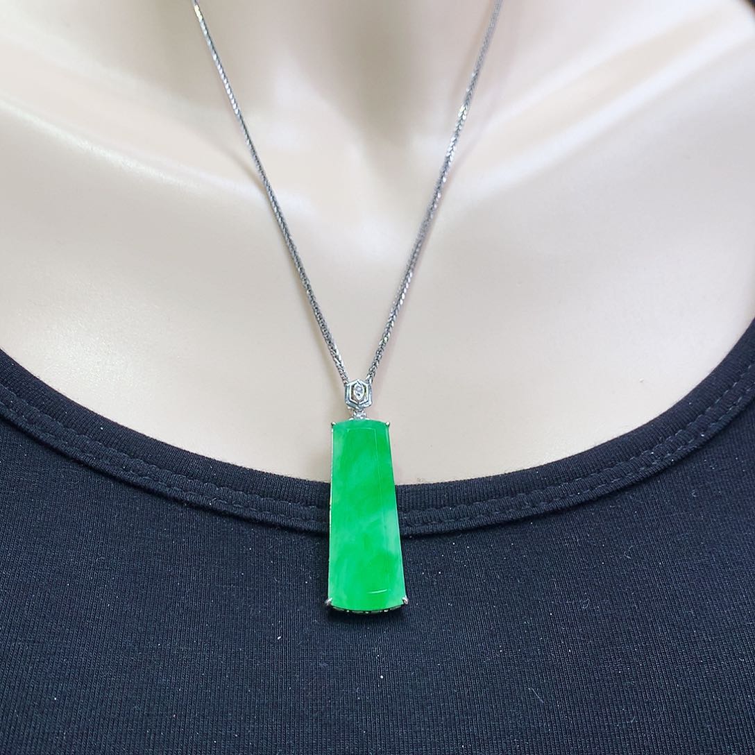 翡翠颈饰18K金镶嵌无事牌