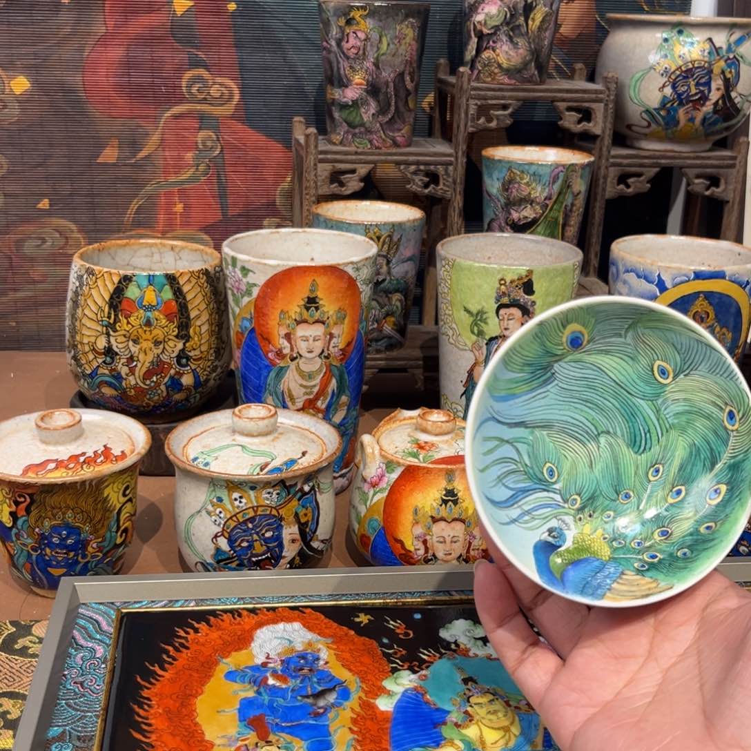 手工手绘孔雀茶杯