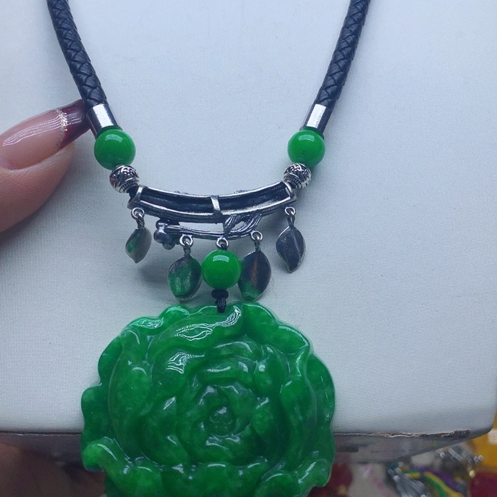 翡翠颈饰未镶嵌吊坠