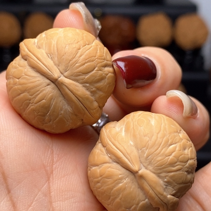 文玩核桃吊坠蛇皮球