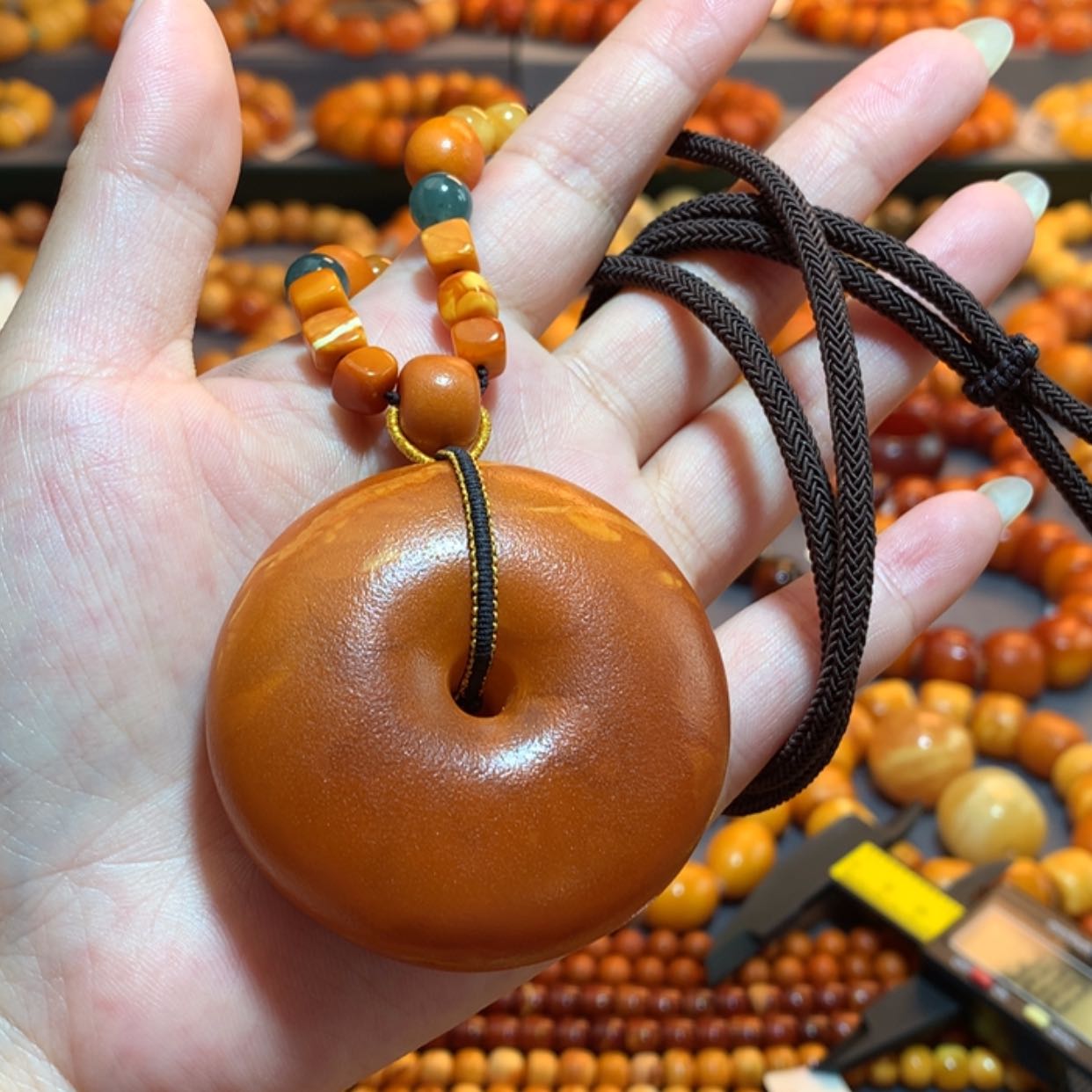 【闪购商品】蜜蜡吊坠(赠链)未镶嵌